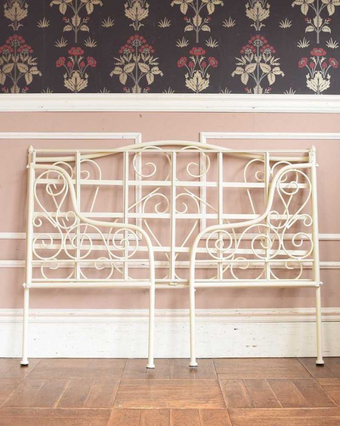 コントワールドファミーユ アンティーク風 憧れのフランスらしい雰囲気をお部屋で、コントワールドゥファミーユの2人掛けアイアンソファ。折りたたみが出来る構造お引越しが多い方や、模様替えが好きな方にもピッタリです。(cff-1017)