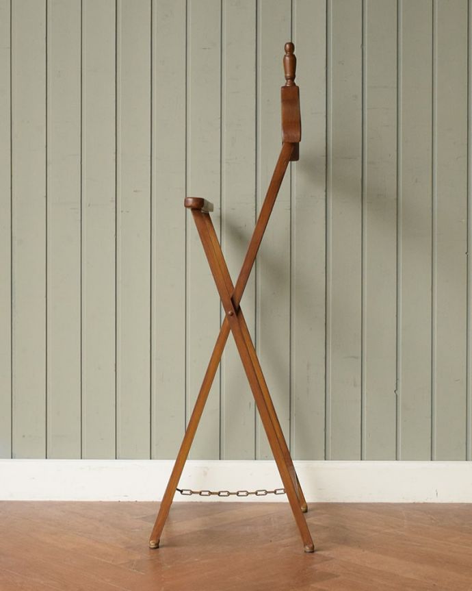 ハンガーラックの横顔