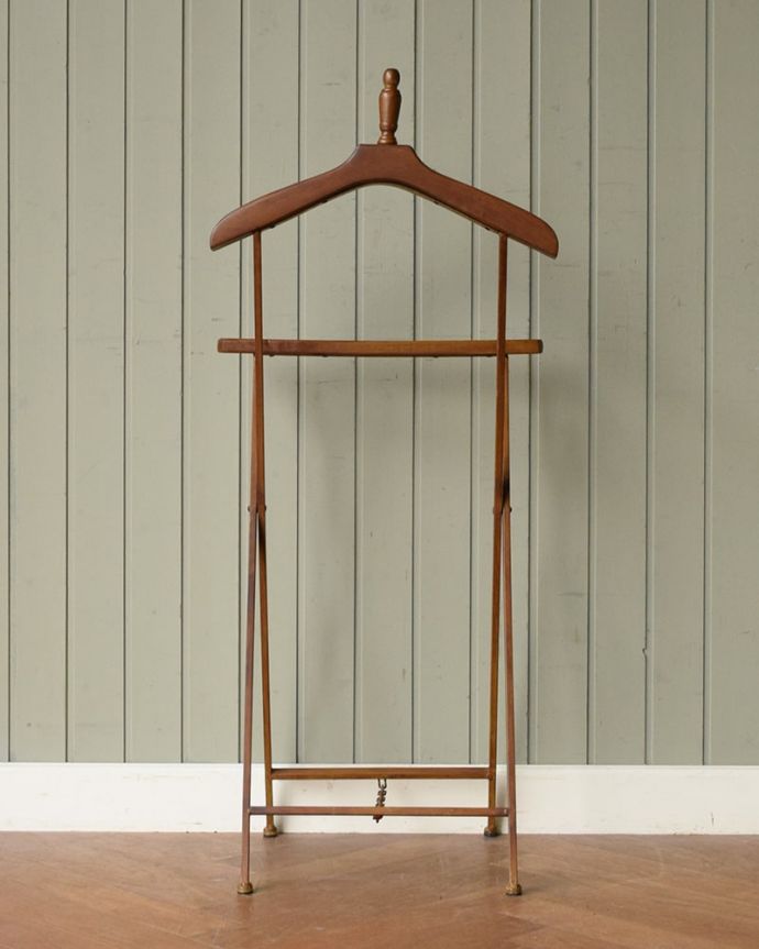 ハンガーラックの後ろ姿