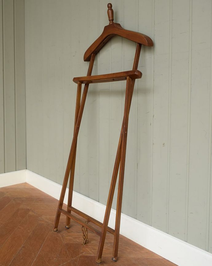 折り畳みできるハンガーラック