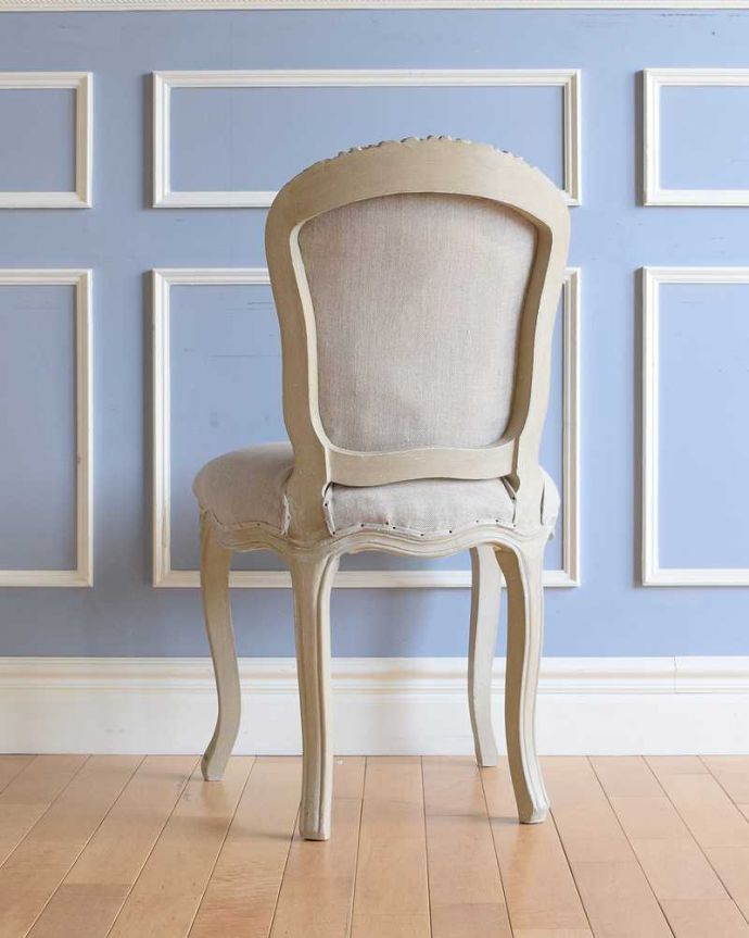 アンティーク風チェアの後ろ姿