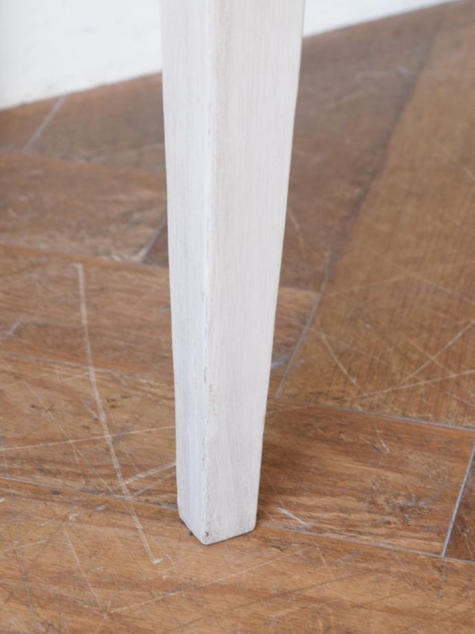 サイドキャビネットの脚