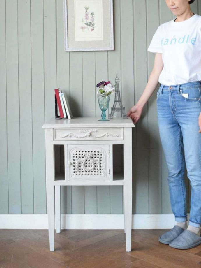 フランス生まれのおしゃれなキャビネット