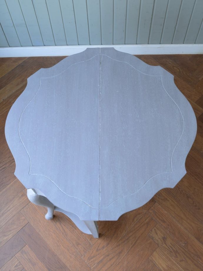 伸長式のコンソールテーブル