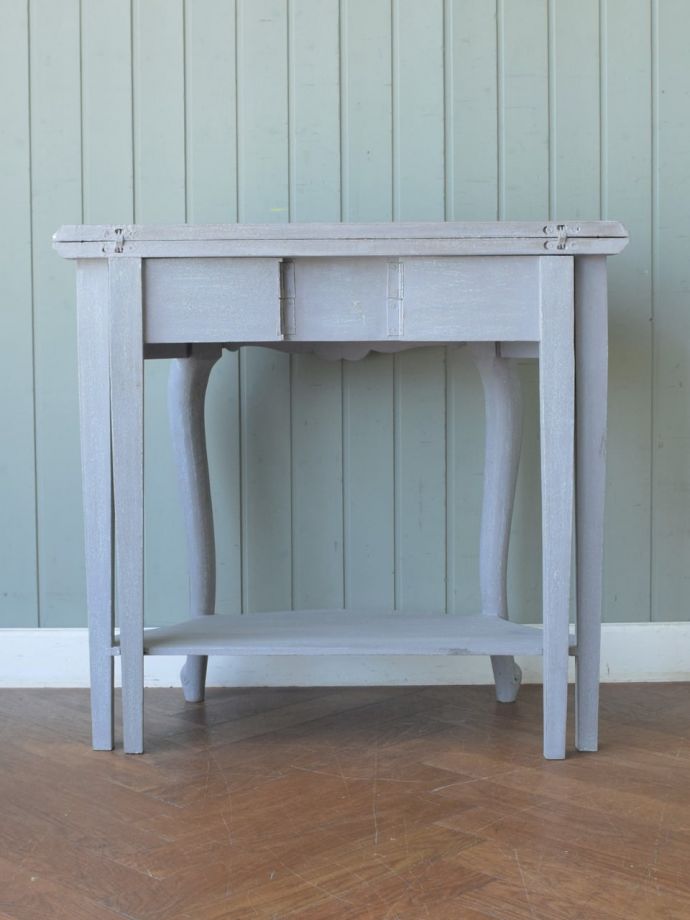 コンソールテーブルの後ろ姿