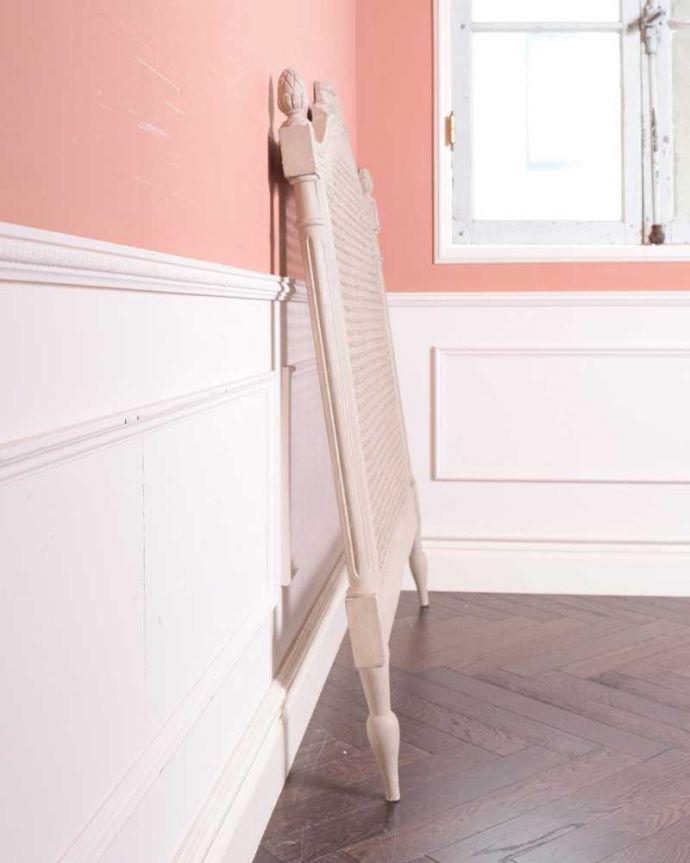 ヘッドボードの側面