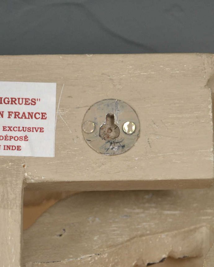 アンティーク風の家具　アンティーク風　フランスからやってきたアンティーク風のリボン付きウォールシェルフ。壁に取り付け出来ます。(cff-1035)