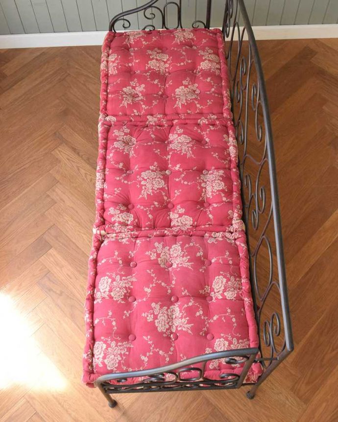 広々とした座面