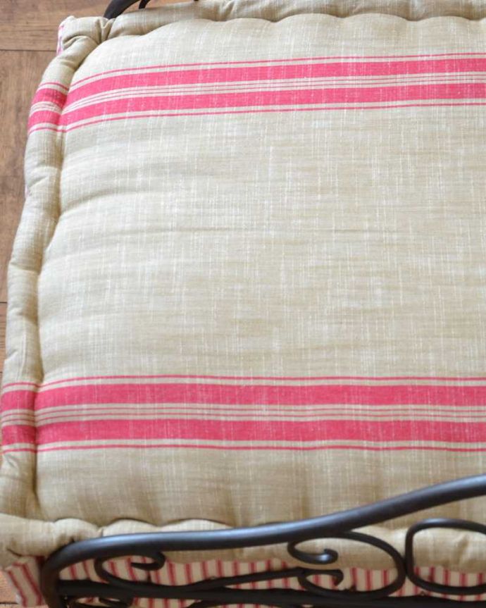 コントワール・ドゥ・ファミーユのクッション