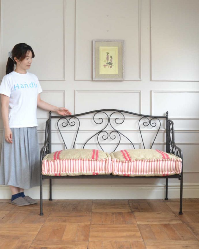 フランスのおしゃれなアイアンソファ
