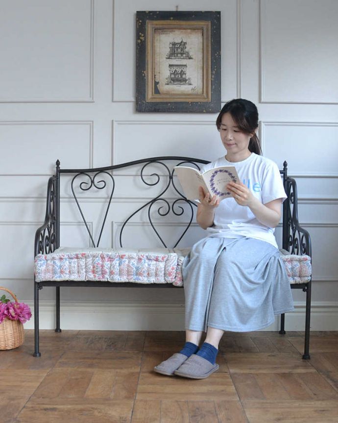 コントワールドファミーユ　アンティーク風　コントワール・ド・ファミーユのアイアンの2人掛けアイアンソファ。ノスタルジックな世界をお部屋にコントワールドゥファミーユがデザインする中でも特に人気のアイアンソファ。(cff-1058)