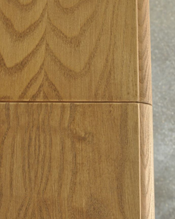 コントワールドファミーユ アンティーク風 フランス家具 コントワール・ドゥ・ファミーユ ダイニングテーブル DINING TABLE W/EXT CITADINES WHT シンプルな木目がカッコイイ天板を近くで見てみるとこんな感じです。(cff-1063)