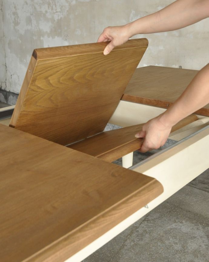 コントワールドファミーユ アンティーク風 フランス家具 コントワール・ドゥ・ファミーユ ダイニングテーブル DINING TABLE W/EXT CITADINES WHT あっという間にサイズ変更OK!天板の真ん中から新しい天板が出てきます。(cff-1063)