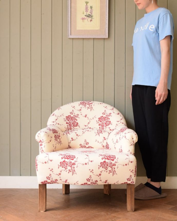 アンティーク風　フランス家具　コントワール・ドゥ・ファミーユ　アームチェアARMCHAIR SOLOGNE FLOWER RED　フランスアンティーク風の椅子見た目がオシャレなフランスアンティーク風の一人掛けの椅子。(cff-1064)