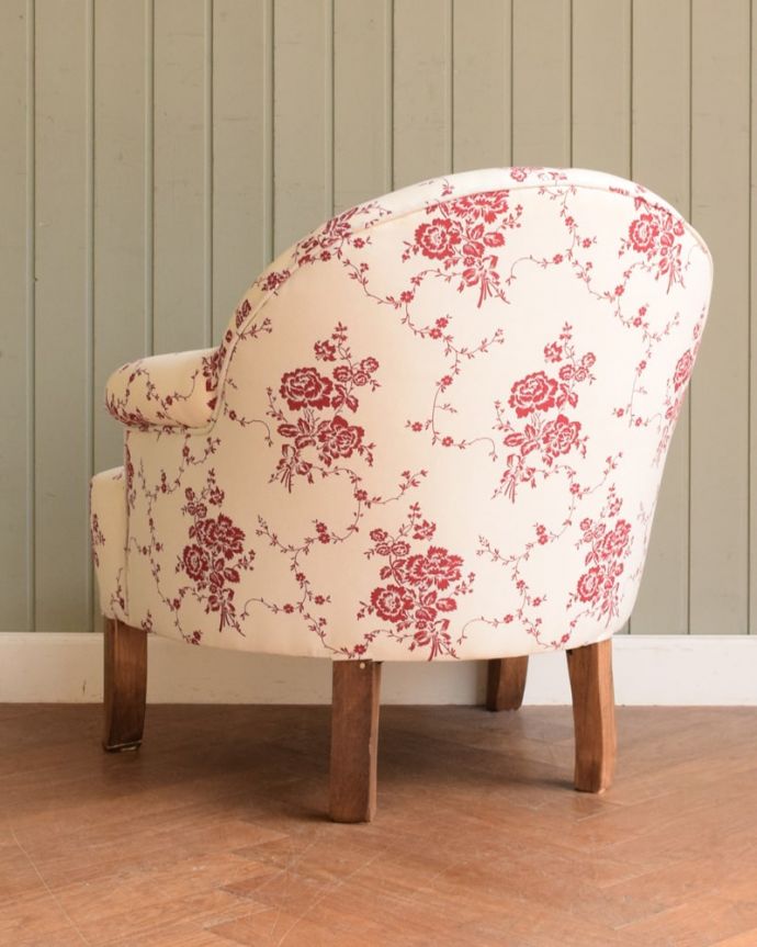 アンティーク風　フランス家具　コントワール・ドゥ・ファミーユ　アームチェアARMCHAIR SOLOGNE FLOWER RED　背中から見たデザインも可愛い！背後ろから見ても、こんなに可愛いデザイン。(cff-1064)