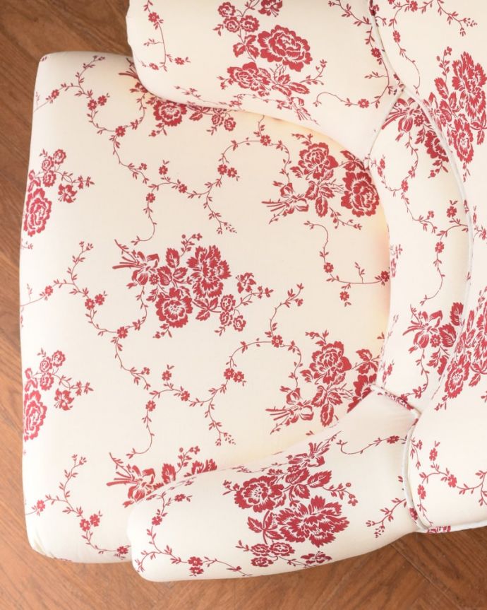 アンティーク風　フランス家具　コントワール・ドゥ・ファミーユ　アームチェアARMCHAIR SOLOGNE FLOWER RED　広々とした座面少し大きめで低めの座面は背の低い女性にもピッタリ。(cff-1064)