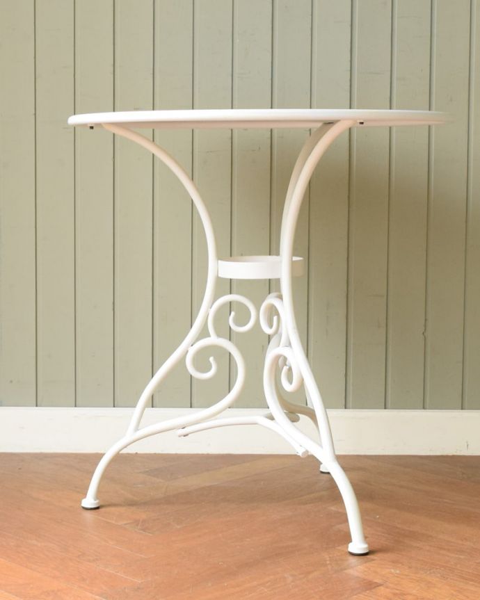 ガーデンテーブルの側面