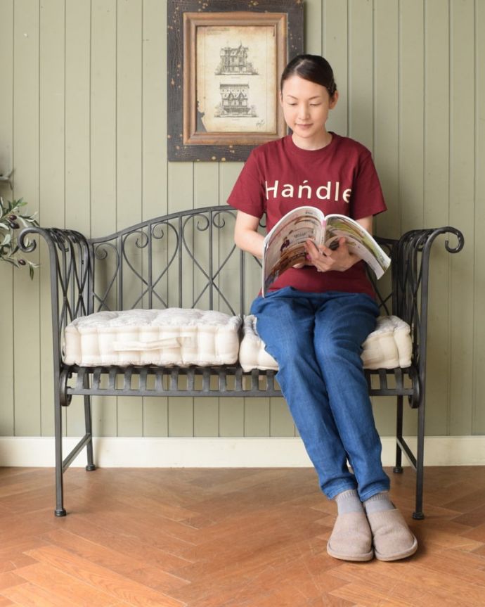 アンティーク風の椅子　アンティーク風　フランス家具、コントワール・ドゥ・ファミーユのアイアンソファ　　ノスタルジックな世界をお部屋にコントワールドゥファミーユがデザインする中でも特に人気のアイアンソファ。(cff-1070)