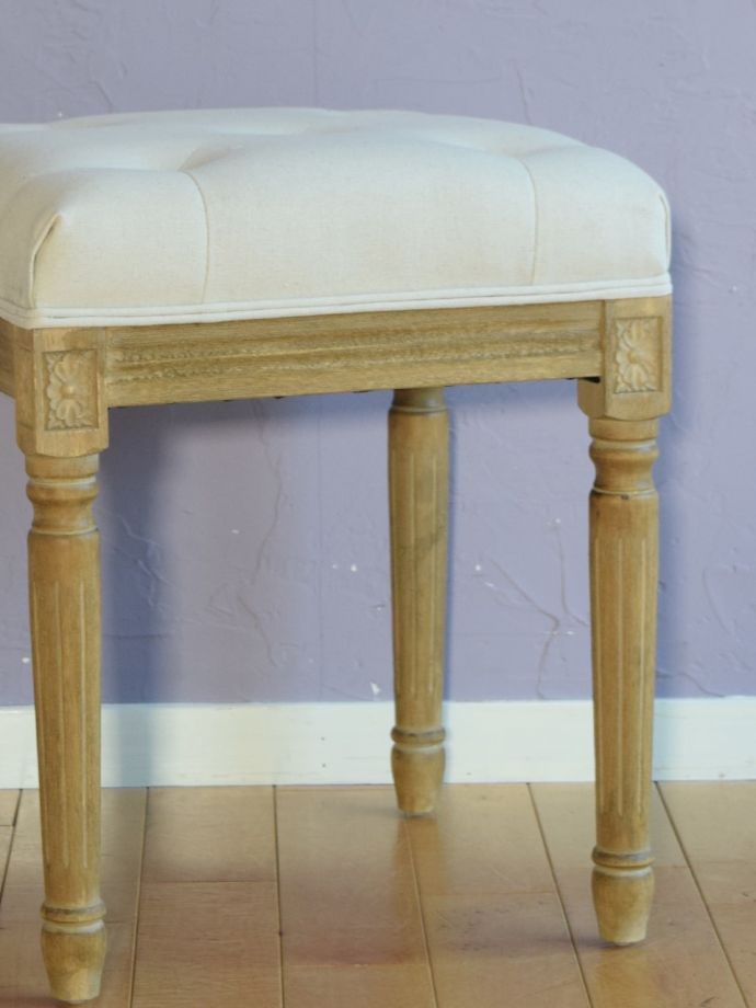 コントワール・ド・ファミーユのスツール