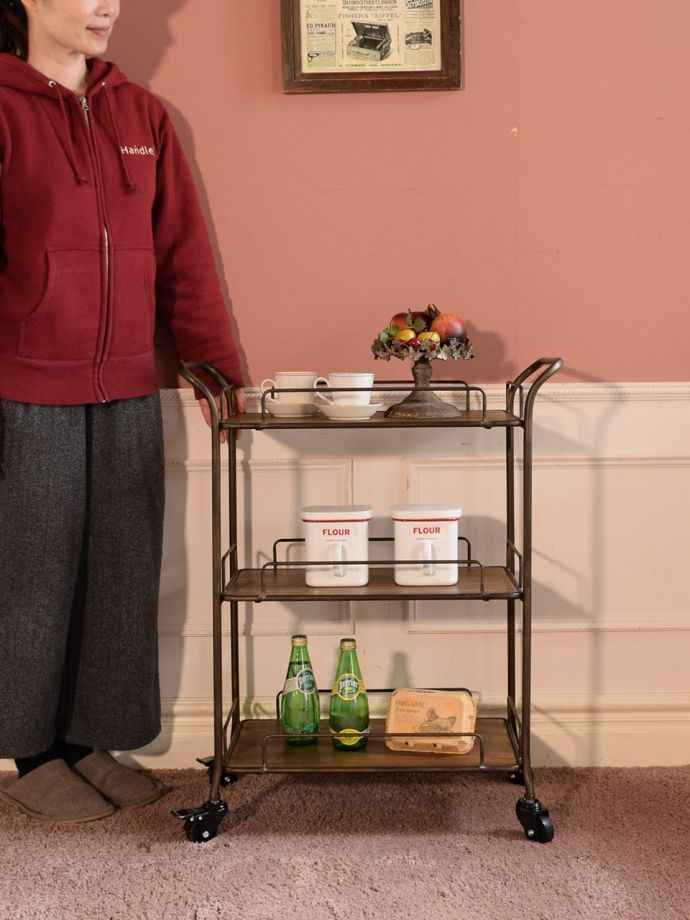 ビンテージ家具風のおしゃれなワゴン