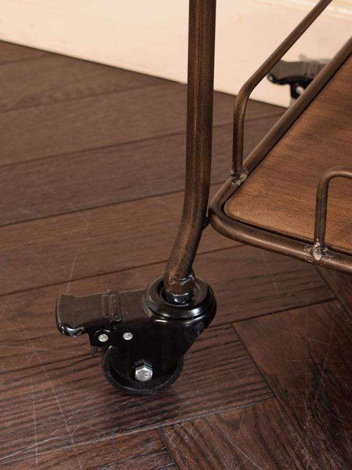 ビンテージ風ワゴンの脚