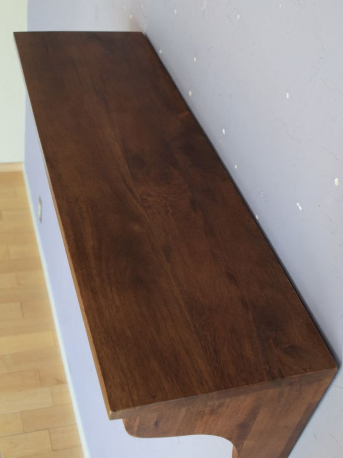 アンティーク調のおしゃれなシェルフ