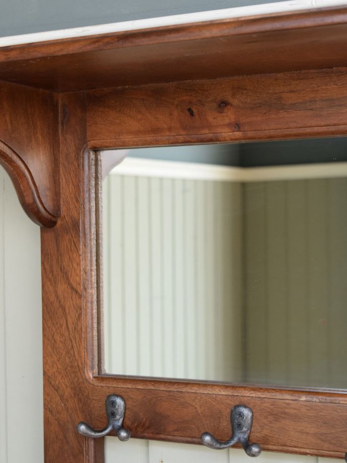 おしゃれなシェルフのミラー