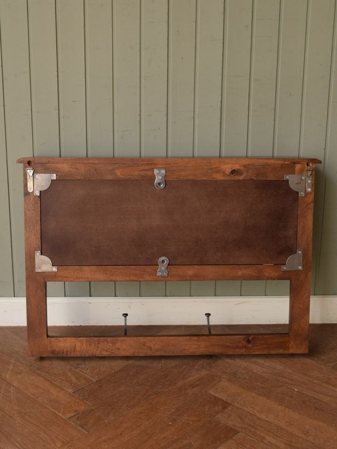 アンティーク調家具の後ろ