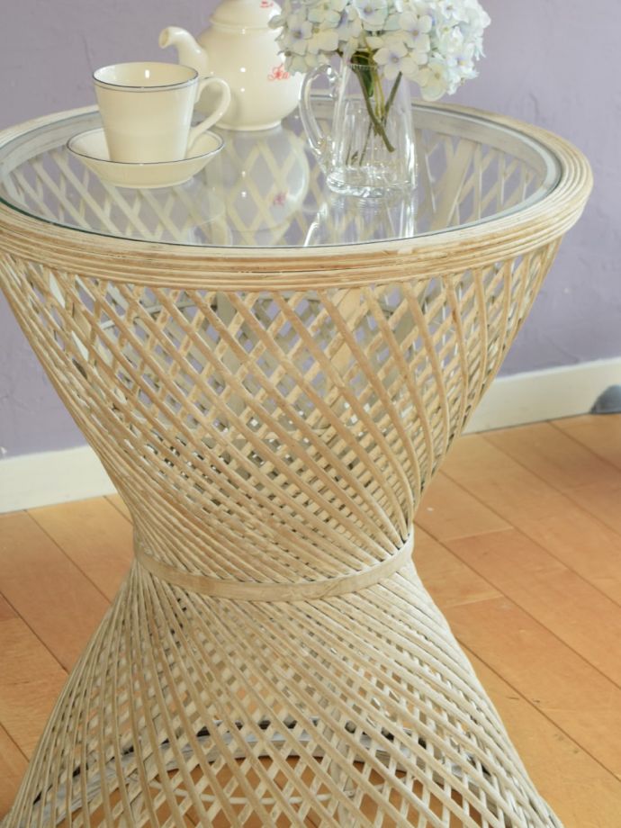 コントワール・ド・ファミーユのテーブル