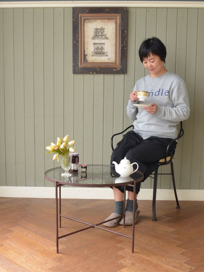 フランスのおしゃれなアイアンテーブル