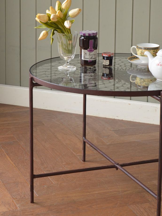 コントワール・ド・ファミーユのテーブル