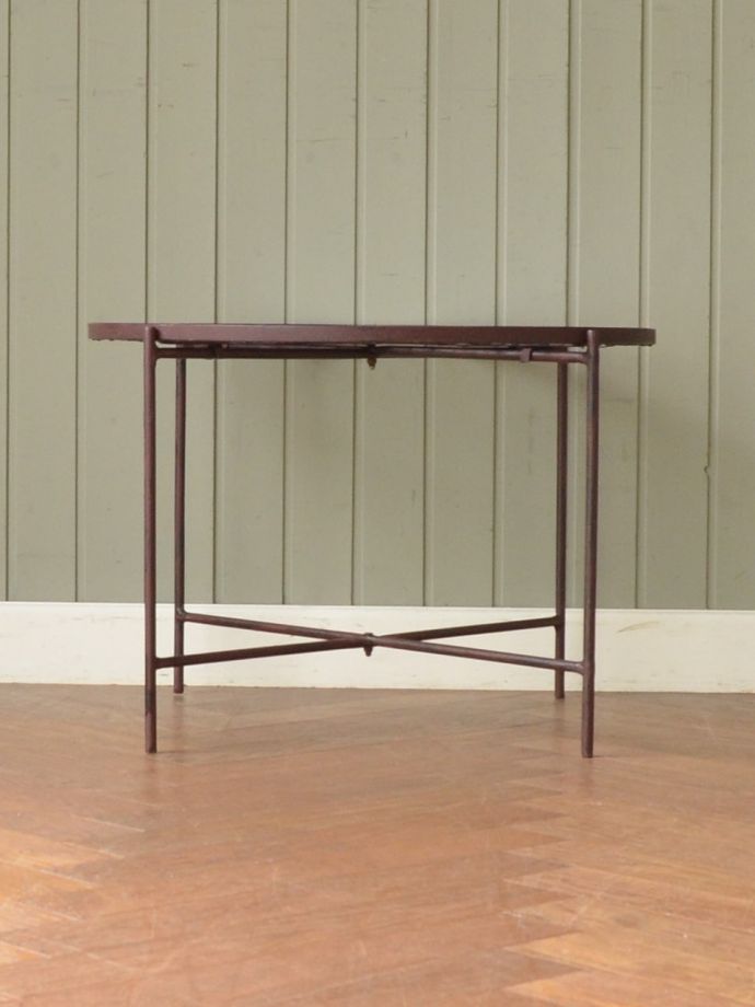 コーヒーテーブルの側面