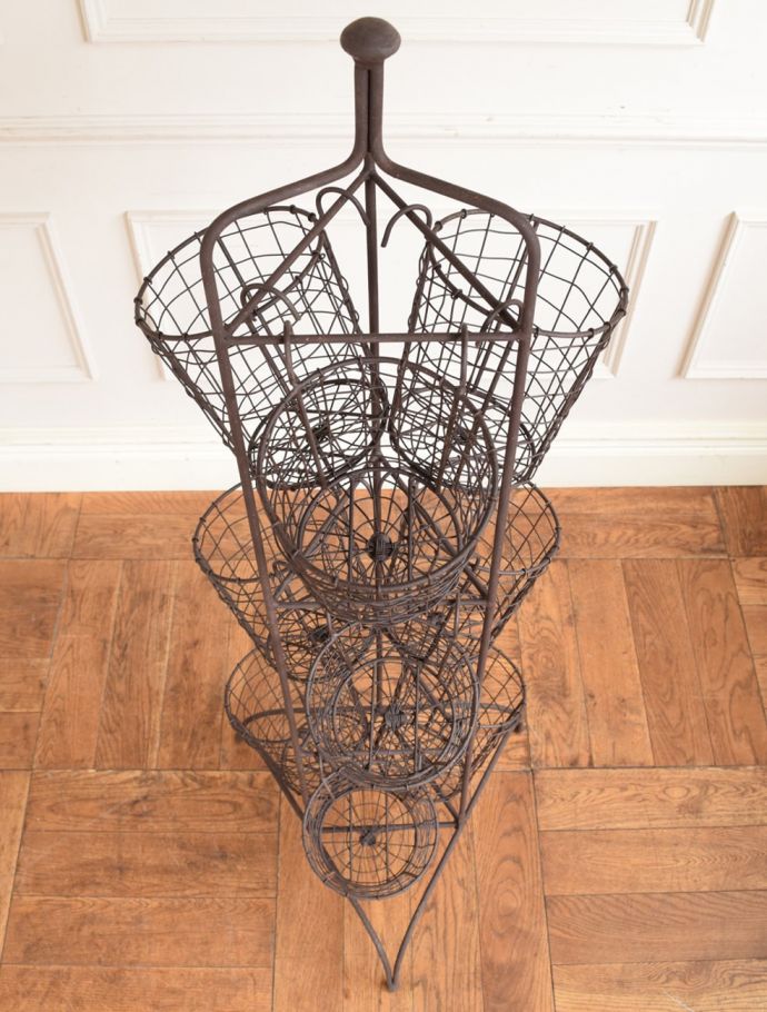 アイアンのプラントホルダー