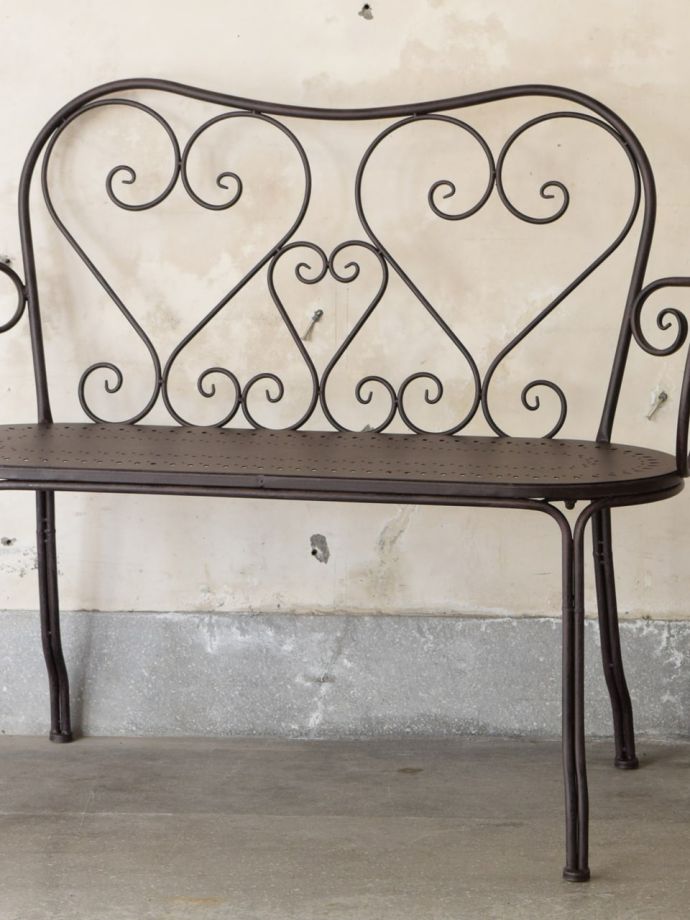 おしゃれなガーデンチェアの背もたれ