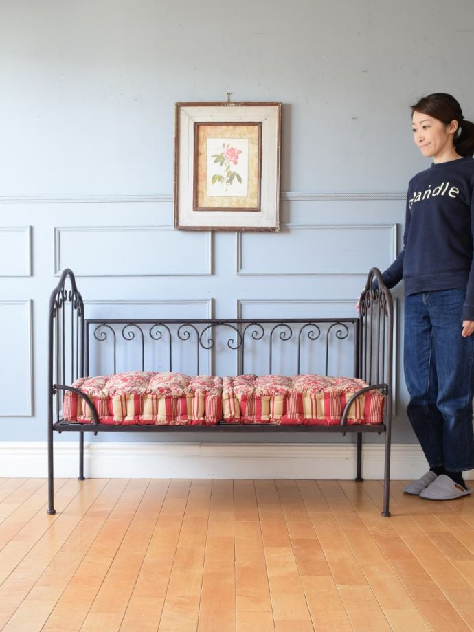 フランスのおしゃれなアイアンソファ