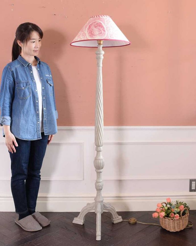 スタンドライト　照明・ライティング　フランスからやってきた彫刻が優雅なフロアランプ(E26球付)。。(cff-1130)