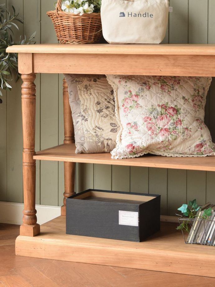 おしゃれなパイン材のコンソールテーブル