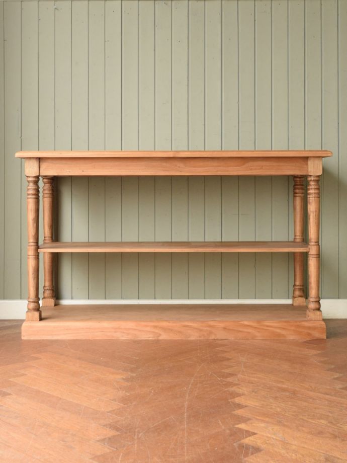 コンソールテーブルの後ろ姿