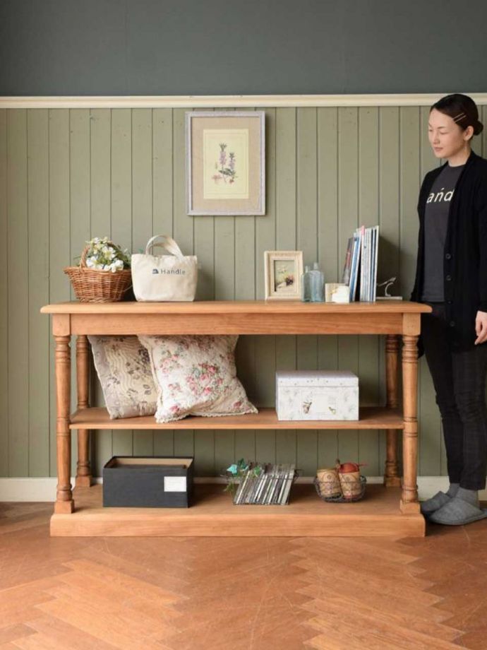 フランス生まれのおしゃれなコンソールテーブル