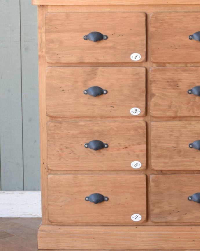 コントワール・ド・ファミーユのチェスト