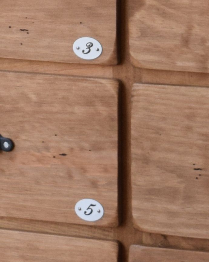 チェストのナンバープレート