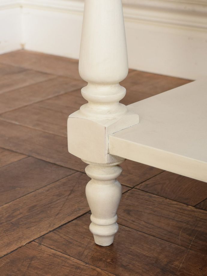 アンティーク風家具の脚