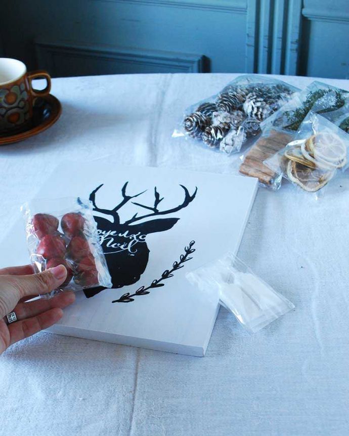 場所を決めて接着剤で固定するだけ