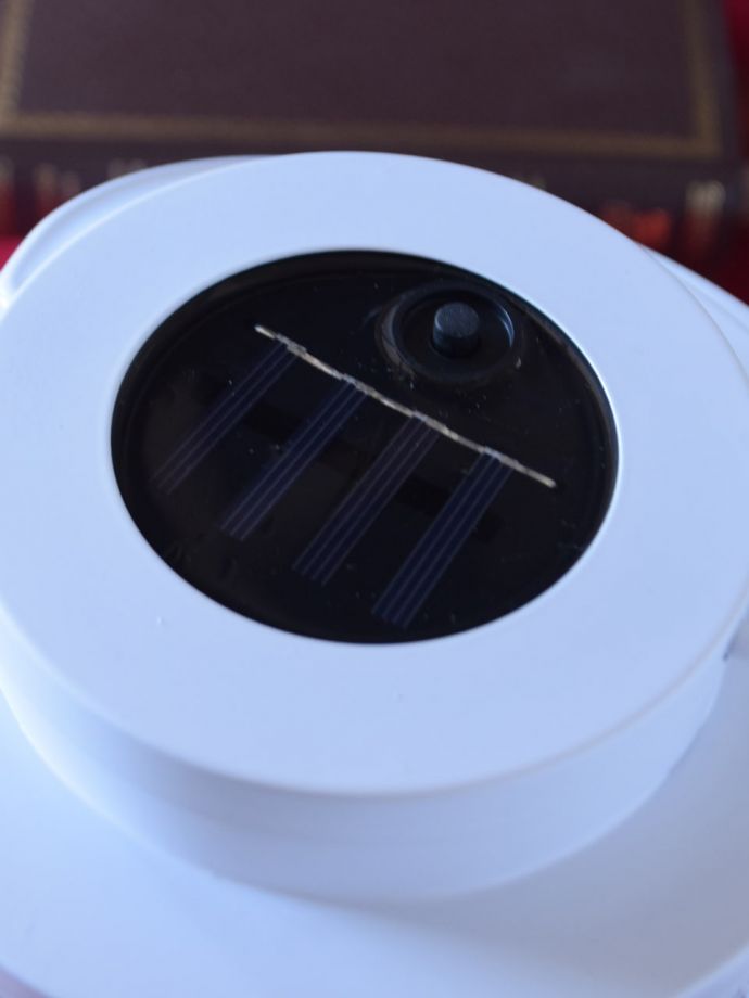 ソーラーパネル搭載です