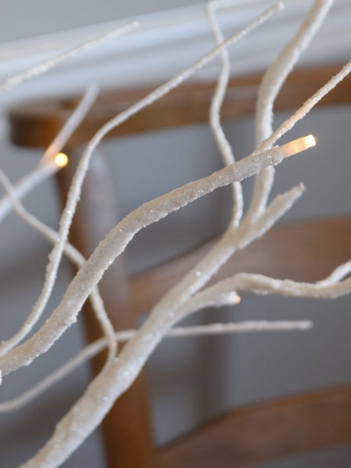 LEDライトが付いたクリスマスツリー