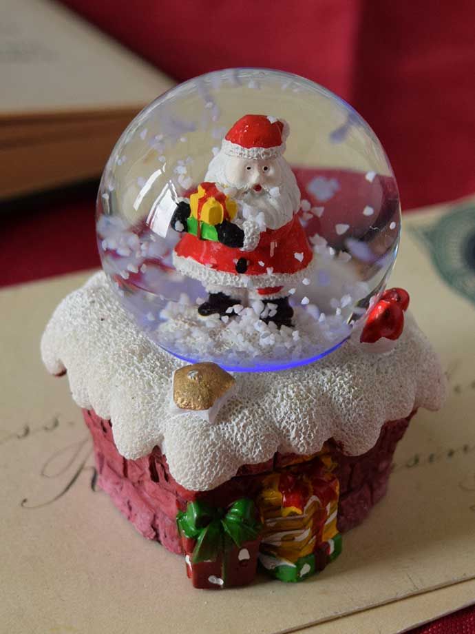 LEDライト付きのスノードーム