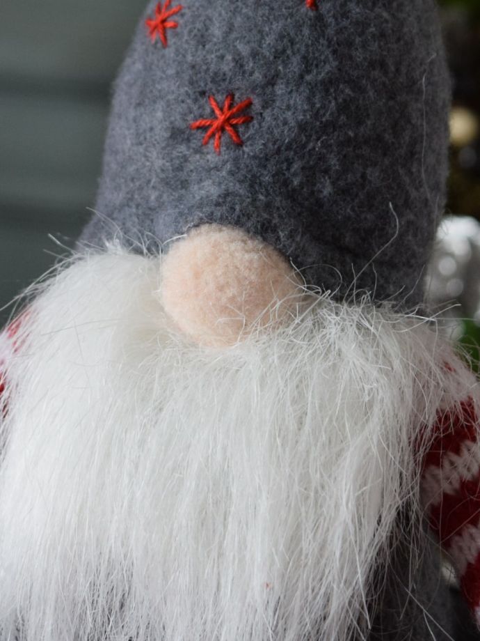 幸せを運んでくるトムテの人形