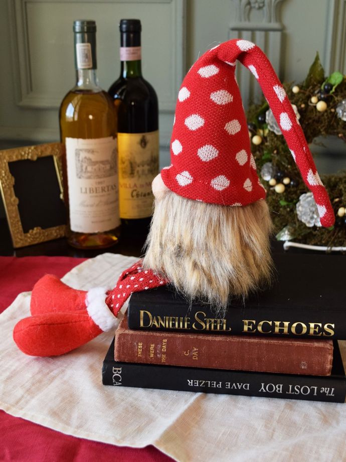 北欧の妖精トムテの横顔