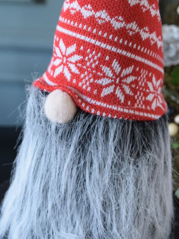 幸せを運んでくるトムテの人形