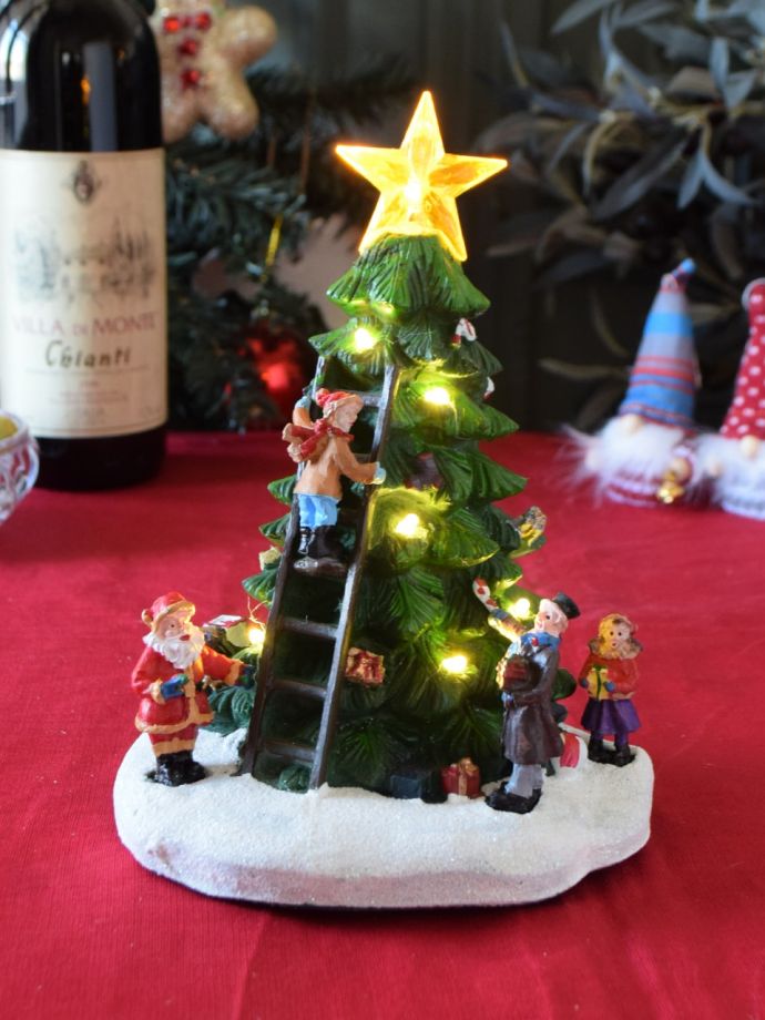 ライトが付いたセラミックのツリー